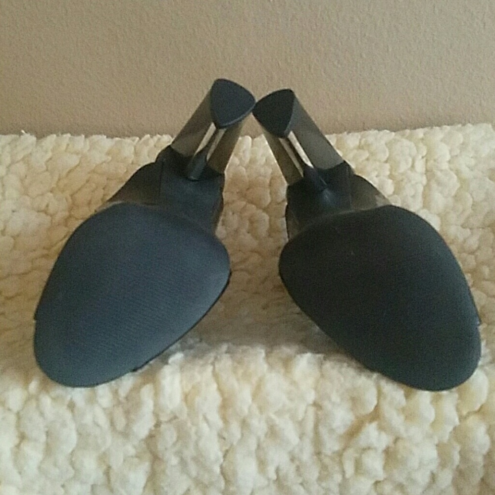 Shoes - Picture 6 of 6